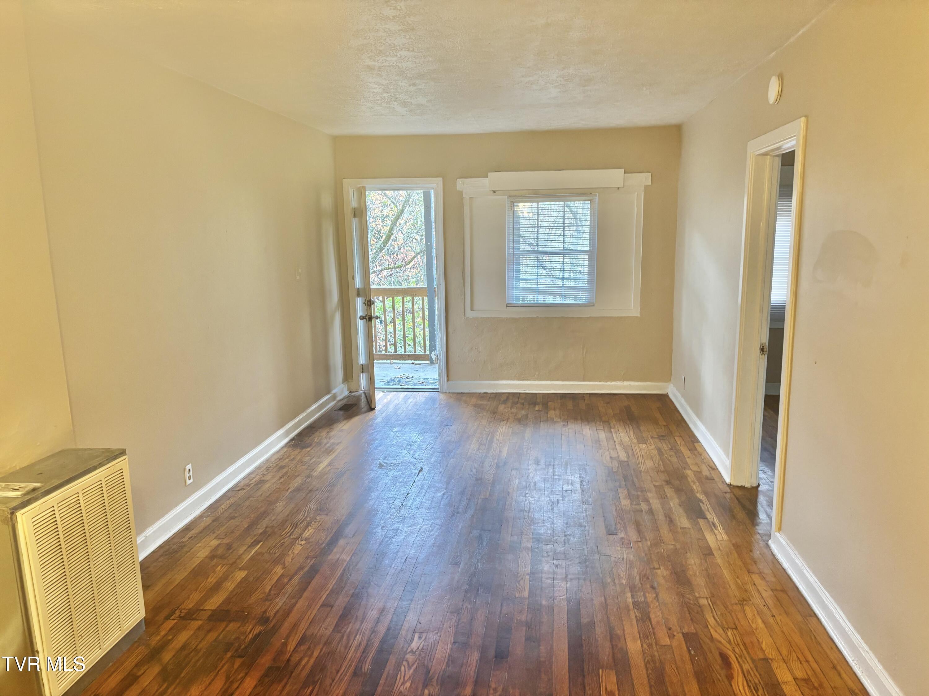 1725 Jefferson Avenue, Unit 3 Kingsport, TN 37664 - Photo 2 of 9 IMG_0911