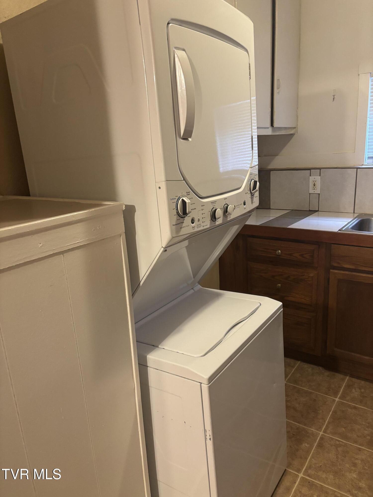 1725 Jefferson Avenue, Unit 3 Kingsport, TN 37664 - Photo 5 of 9 IMG_0914