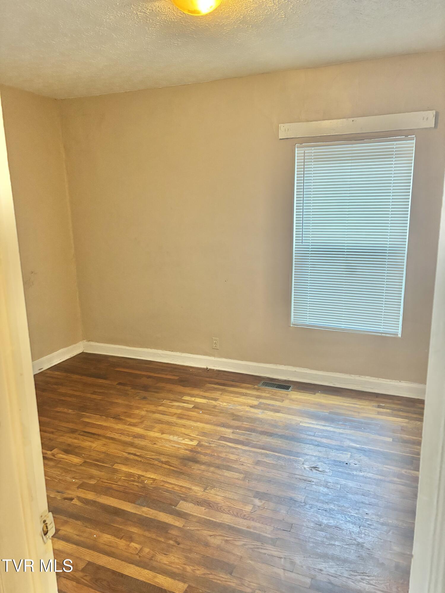 1725 Jefferson Avenue, Unit 3 Kingsport, TN 37664 - Photo 6 of 9 IMG_0915