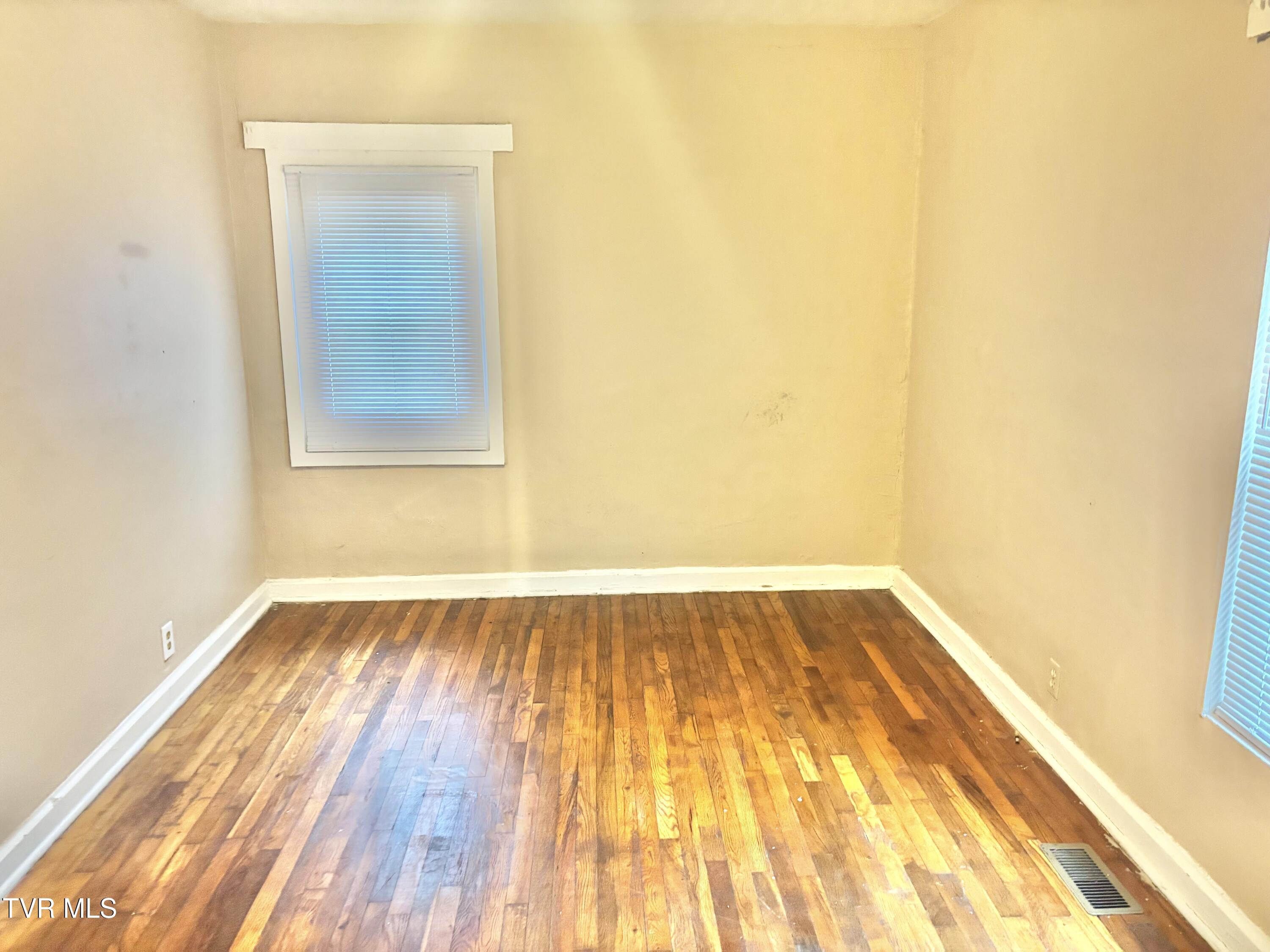 1725 Jefferson Avenue, Unit 3 Kingsport, TN 37664 - Photo 7 of 9 IMG_0920