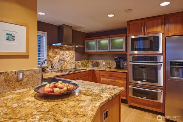 $885,000 | 909 North 35th Street, Unit 403, Seattle, WA 98103