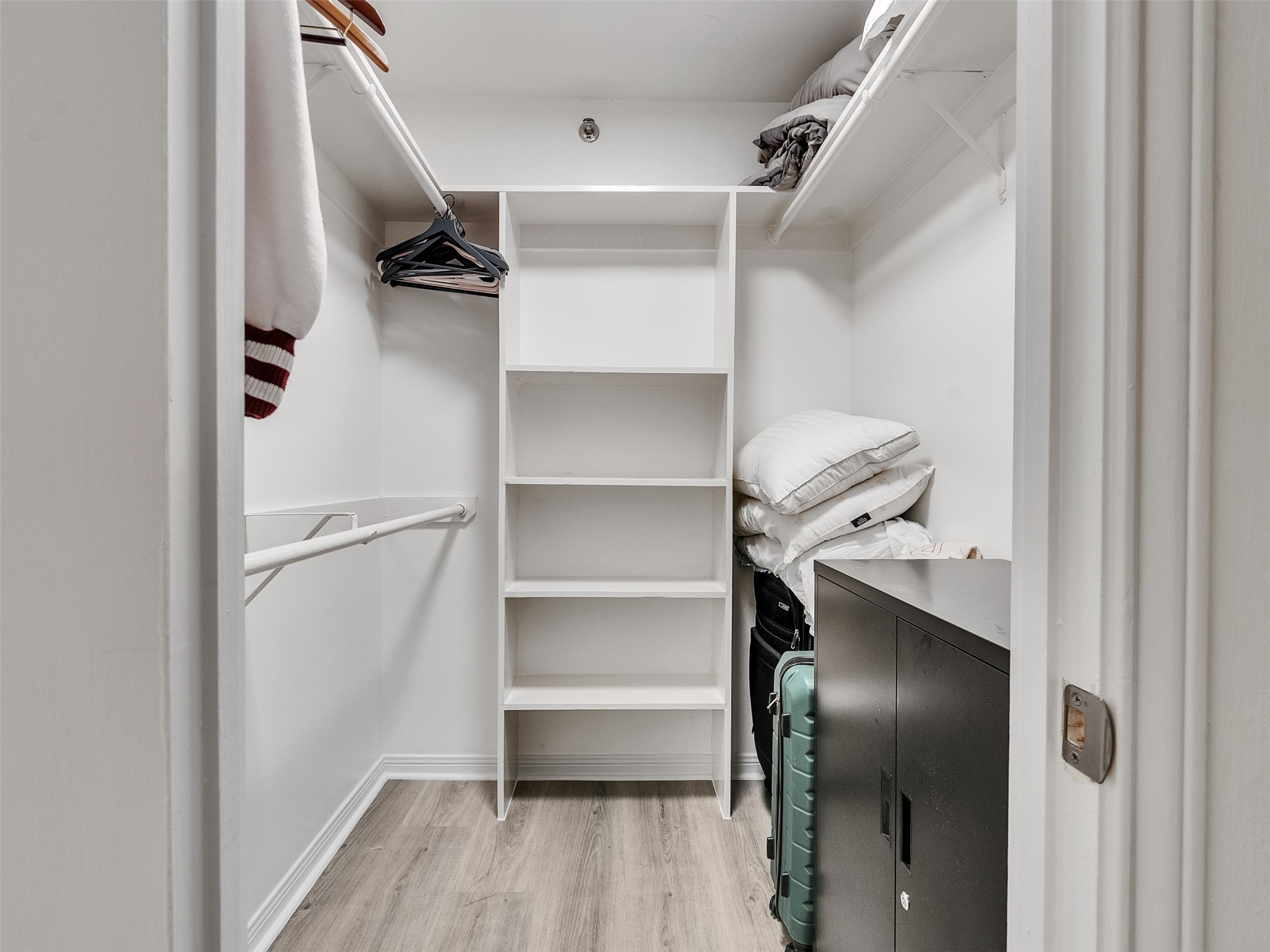 3525 Sage Road, Unit 812 Houston, TX 77056 - Photo 17 of 28 a view of walk in closet with empty racks