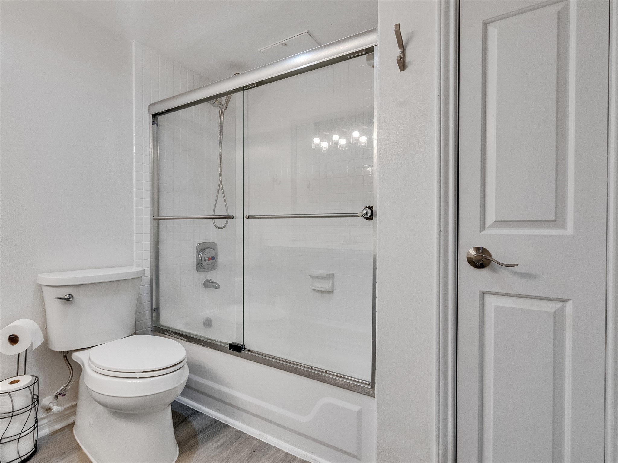 3525 Sage Road, Unit 812 Houston, TX 77056 - Photo 18 of 28 a bathroom with a toilet and a shower