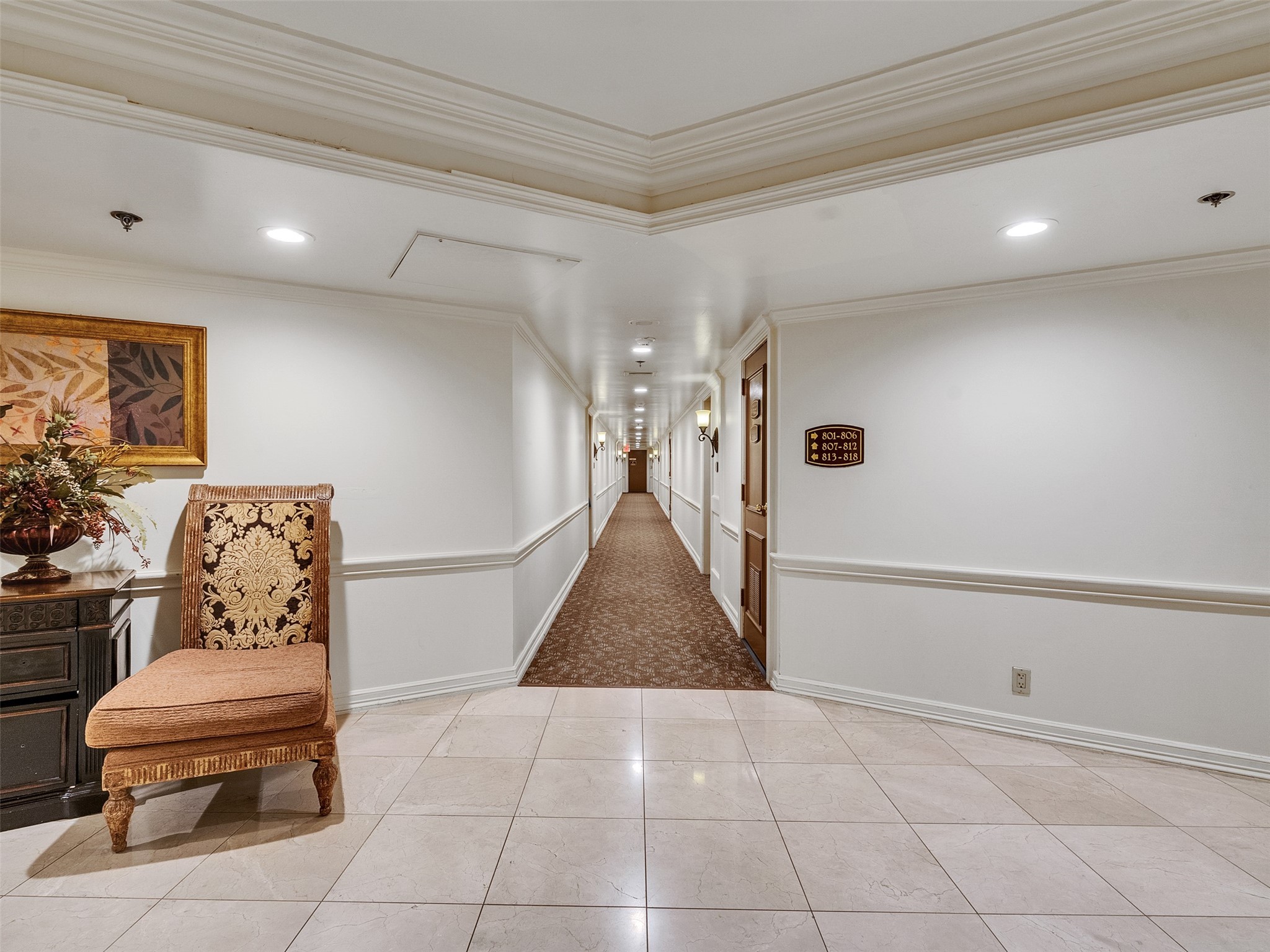 3525 Sage Road, Unit 812 Houston, TX 77056 - Photo 21 of 28 a view of entryway with furniture