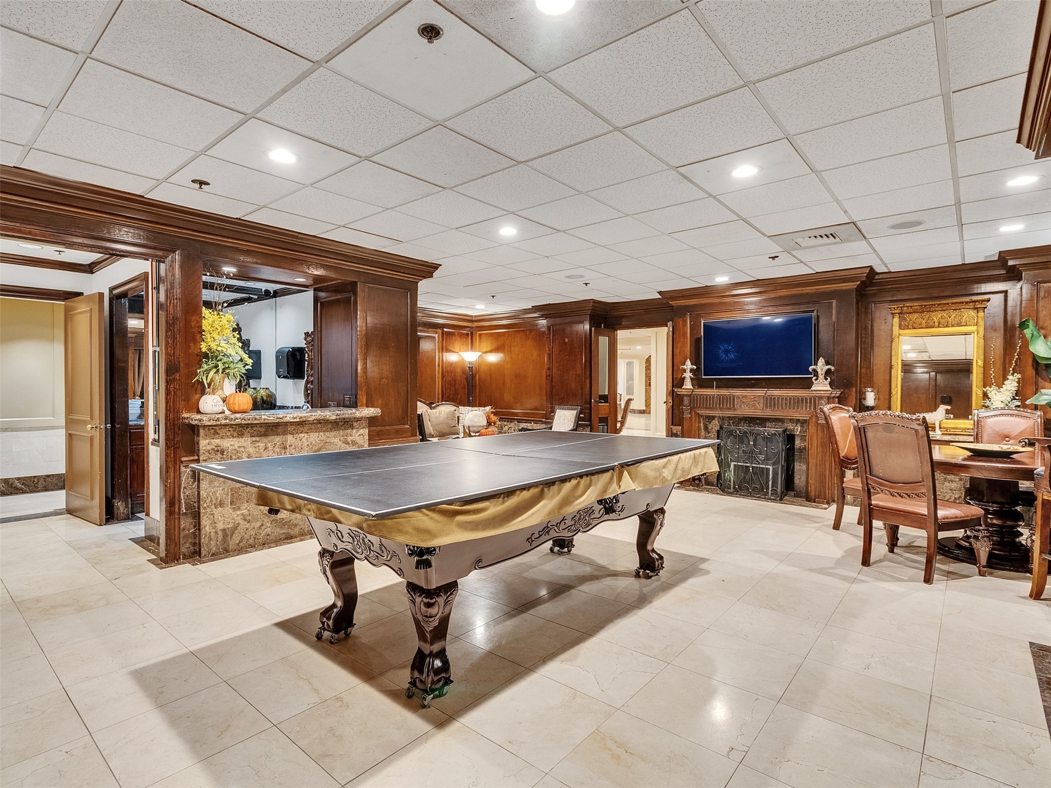 3525 Sage Road, Unit 812 Houston, TX 77056 - Photo 25 of 28 a room with table tennis pool table and chairs