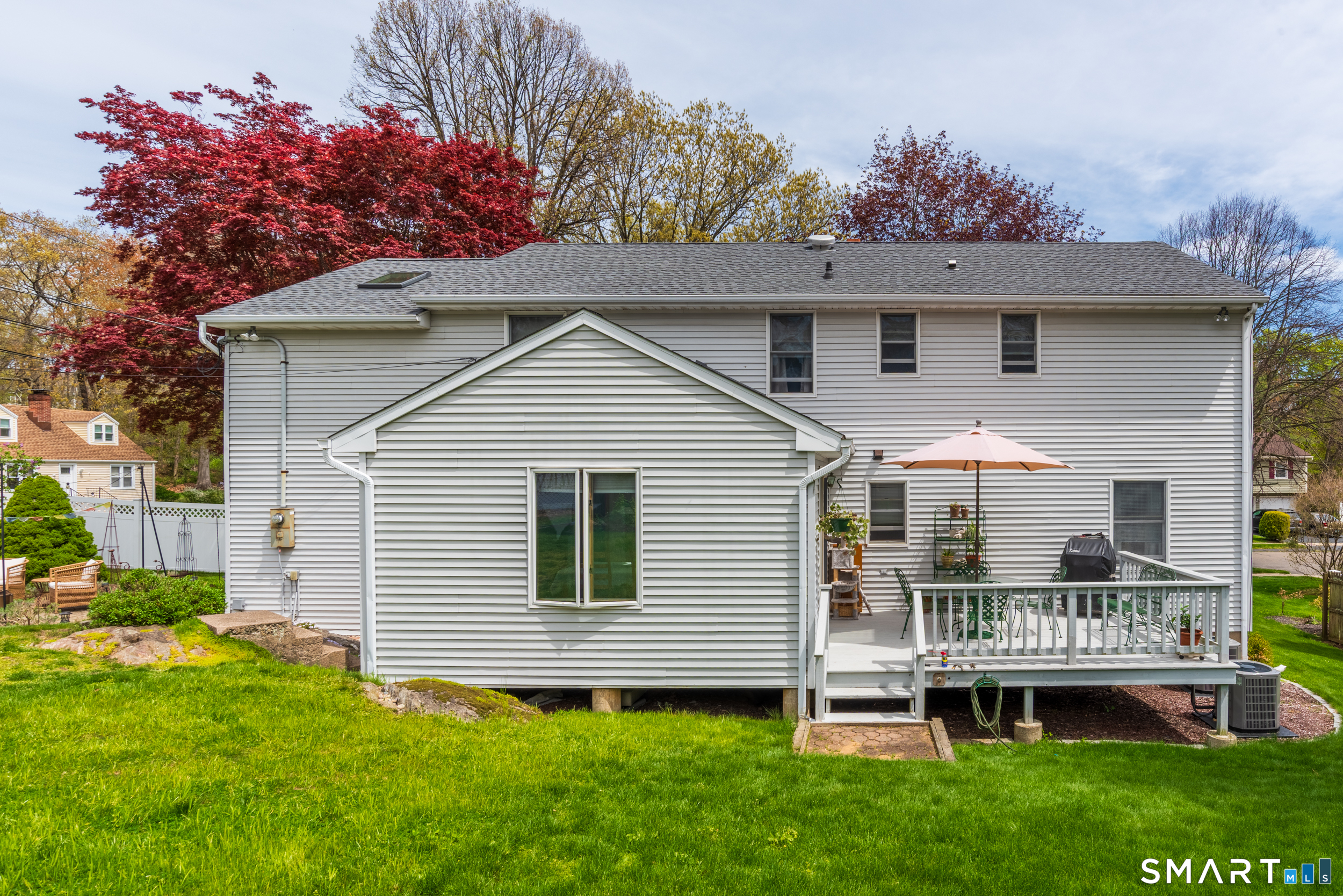 105 Meadow Wood Road Stratford, CT 06614 - Photo 4 of 37