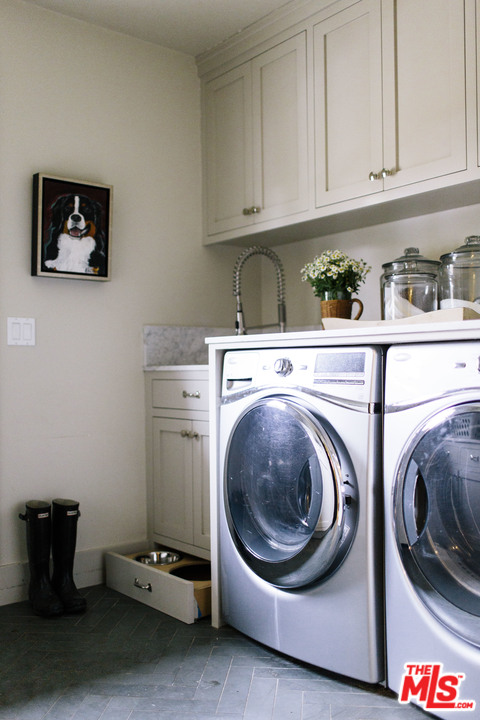4646 Via Roblada Santa Barbara, CA 93110 - Photo 16 of 36 a utility room with dryer and washer