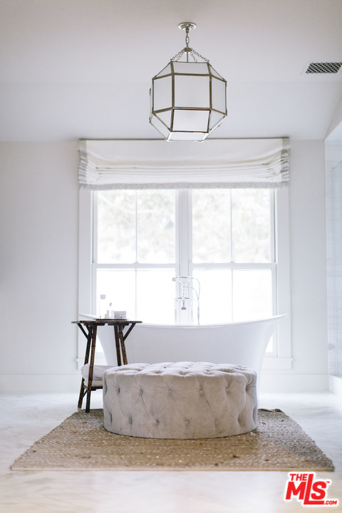4646 Via Roblada Santa Barbara, CA 93110 - Photo 27 of 36 a bathroom with a bathtub and window