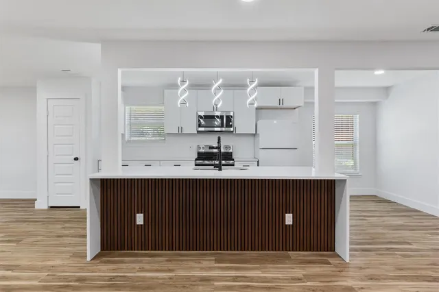 $2,900 | 219 Lakeview Drive, Rockwall, TX 75087