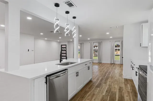 $2,900 | 219 Lakeview Drive, Rockwall, TX 75087