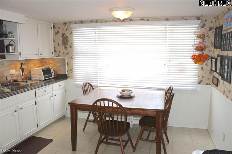 5806 Horning Road Kent, OH 44240 - Photo 10 of 25 BRIGHT & SPACIOUSâ?¦ exactly what everyone hope for in a kitchen!