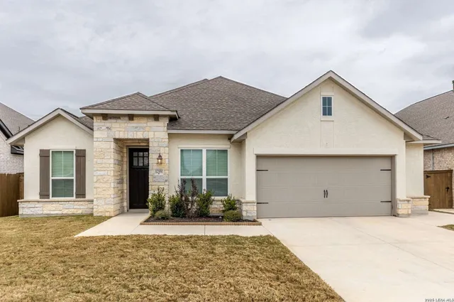 $2,700 | 12551 Silver Gate, San Antonio, TX 78254