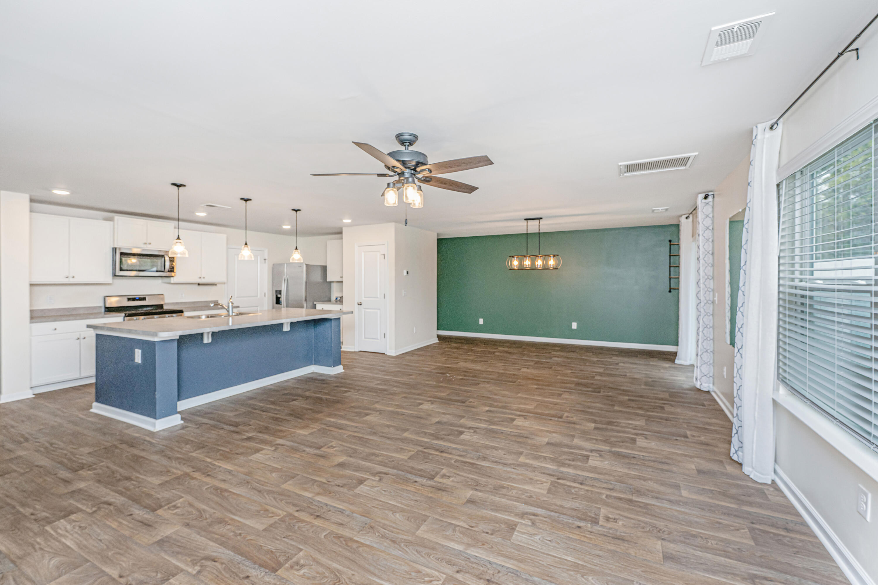124 Bright Meadow Road Summerville, SC 29483 - Photo 13 of 37 Family Room/Dining Space