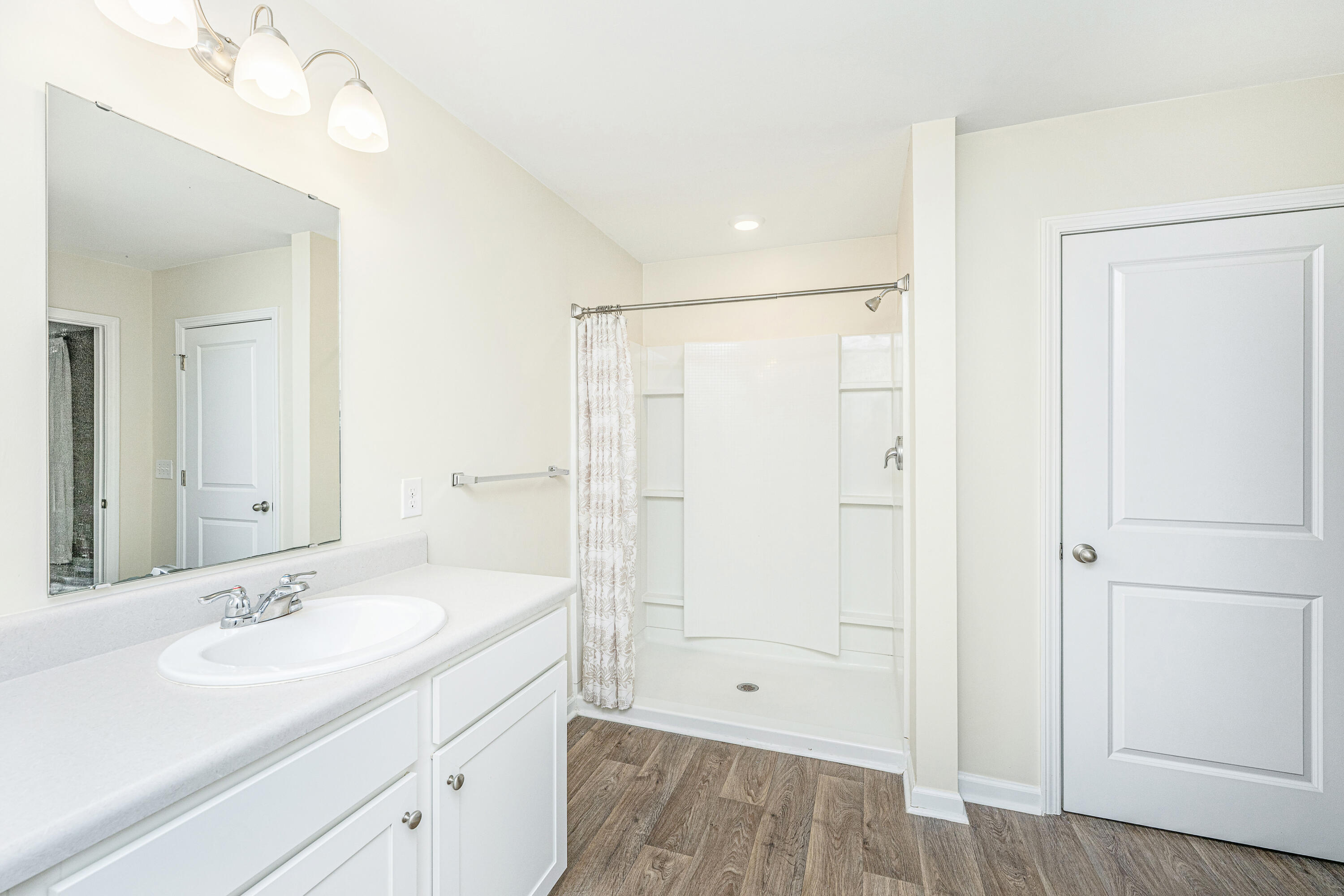 124 Bright Meadow Road Summerville, SC 29483 - Photo 22 of 37 Primary Bathroom