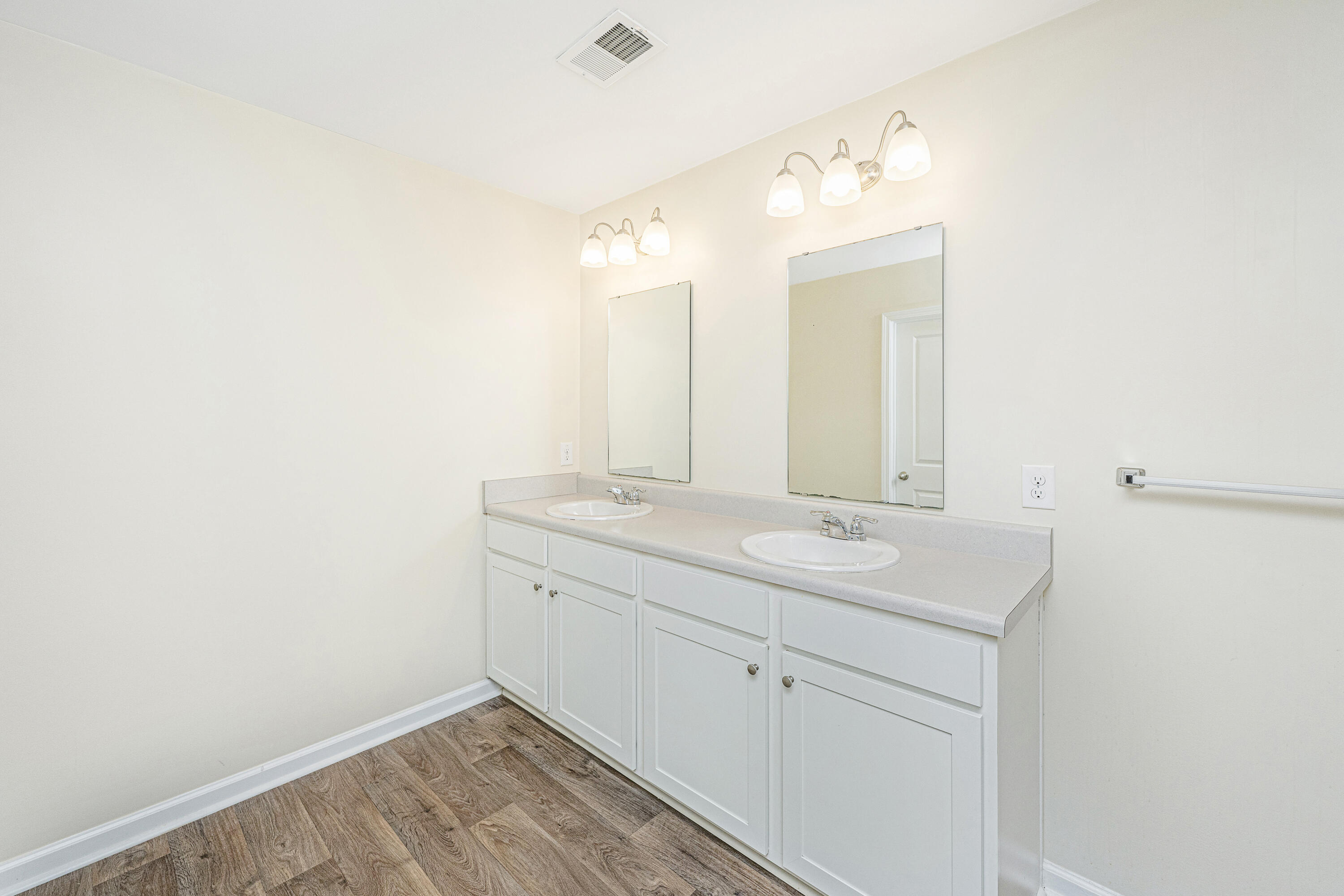 124 Bright Meadow Road Summerville, SC 29483 - Photo 24 of 37 Primary Bathroom