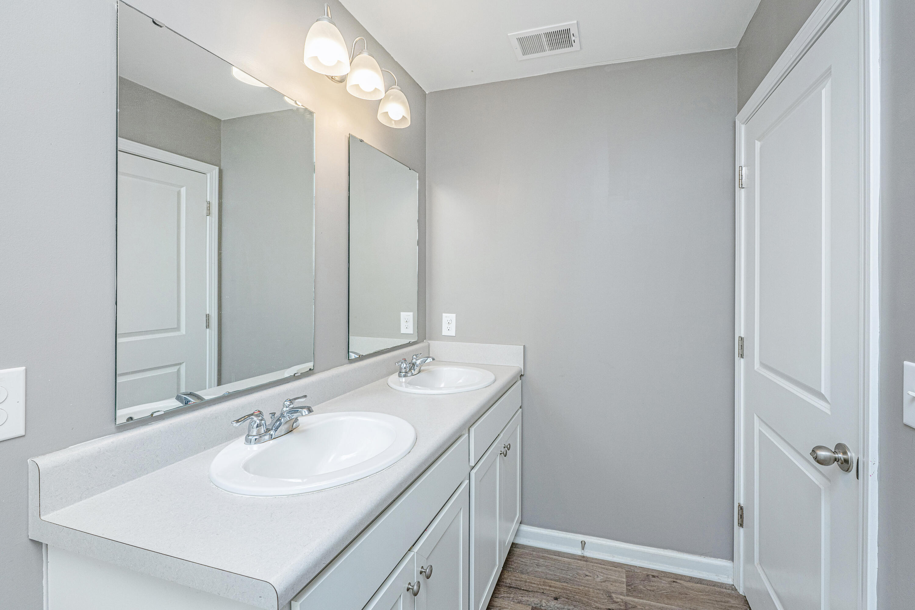 124 Bright Meadow Road Summerville, SC 29483 - Photo 29 of 37 Guest Bathroom