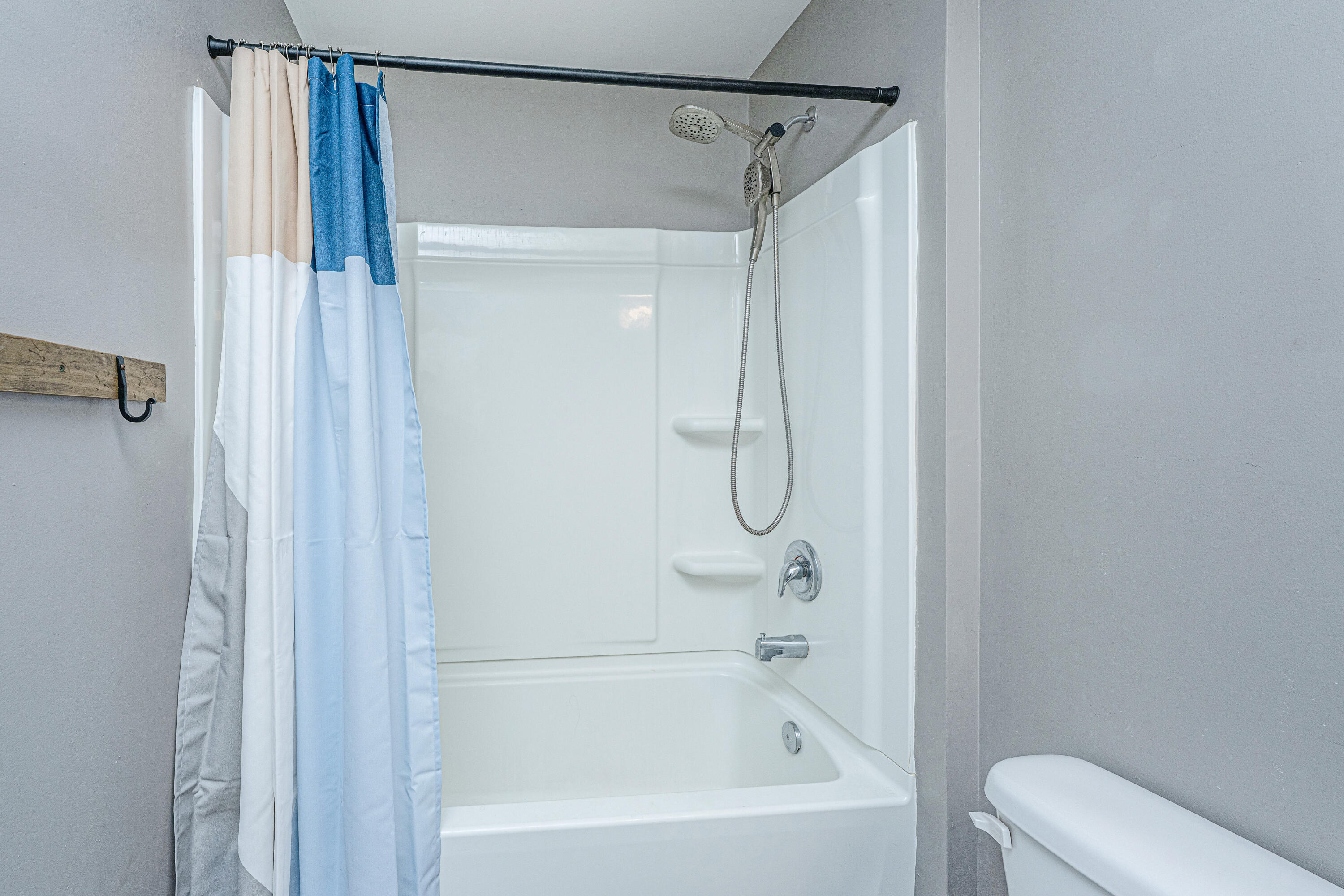 124 Bright Meadow Road Summerville, SC 29483 - Photo 30 of 37 Guest Bathroom