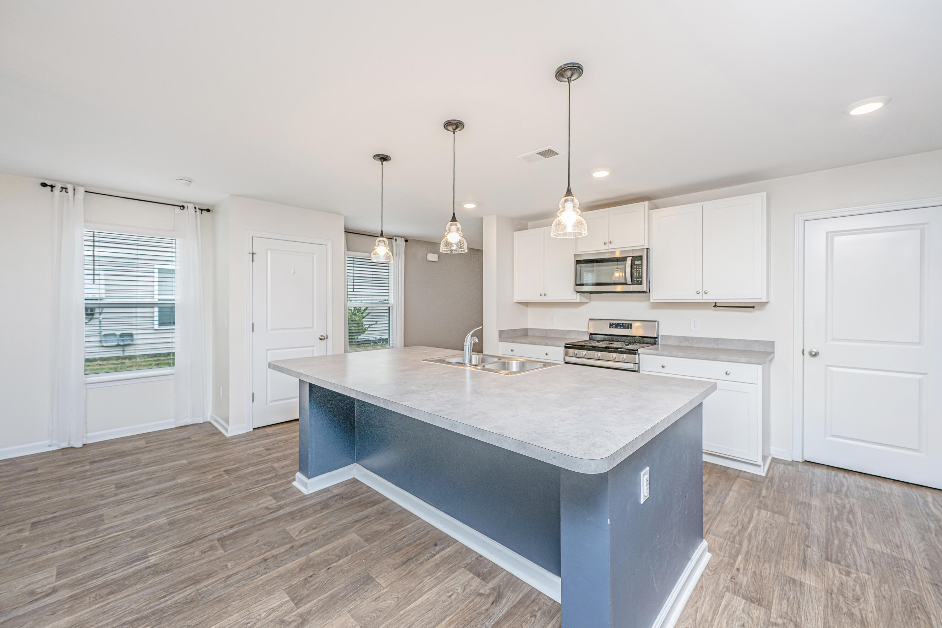 124 Bright Meadow Road Summerville, SC 29483 - Photo 10 of 37 Kitchen