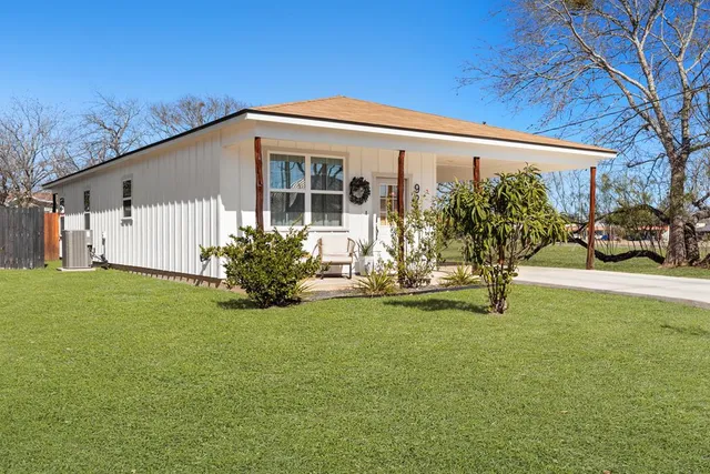 $535,000 | 924 Apple Street, Fredericksburg, TX 78624