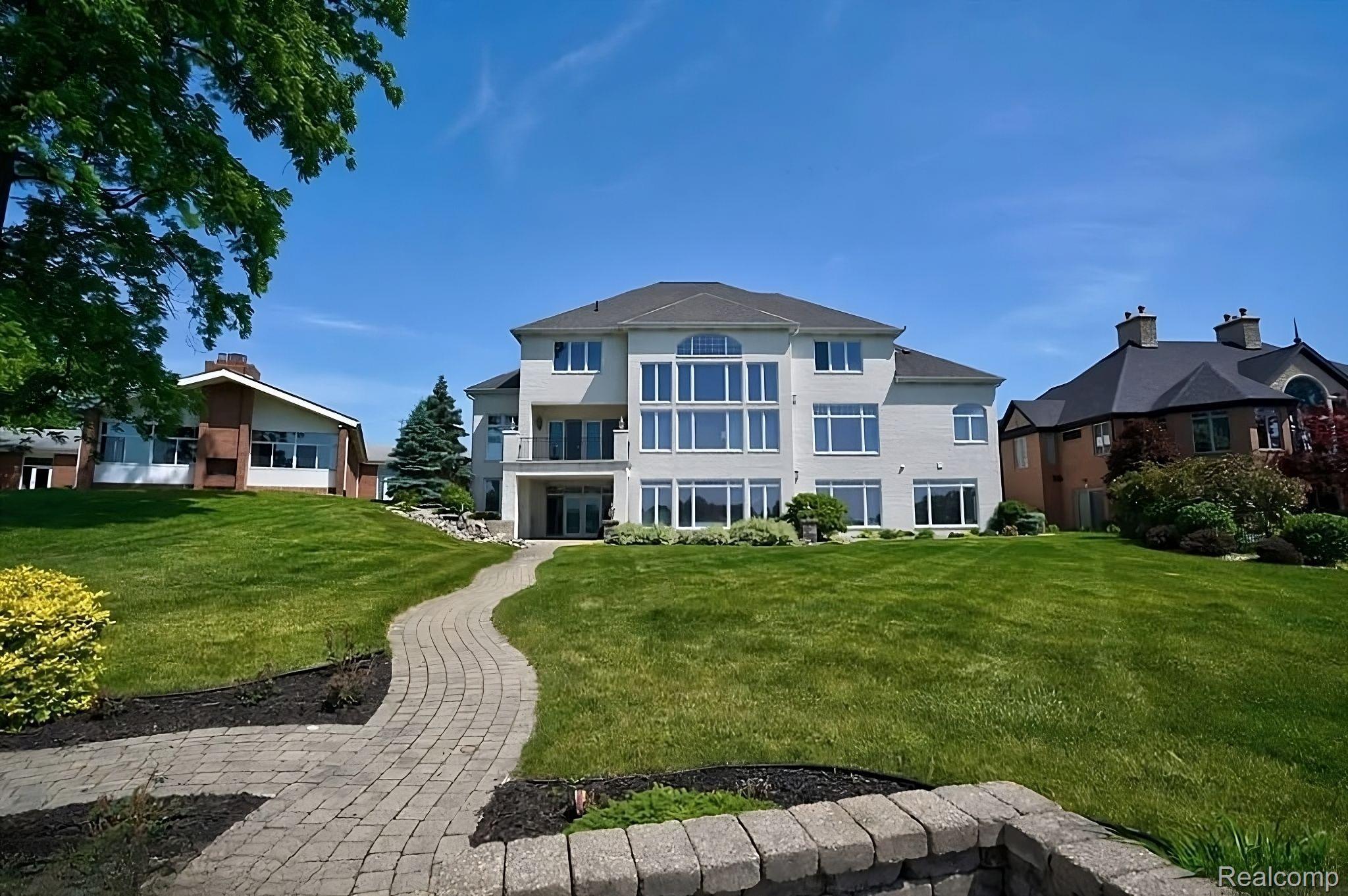 2571 North Long Lake Road Fenton, MI 48430 - Photo 3 of 78