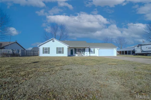 $179,900 | 1131 Howard Drive, Lebanon, MO 65536