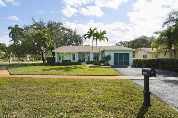 $459,999 | 10308 Greenbriar Court, Boca Raton, FL 33498