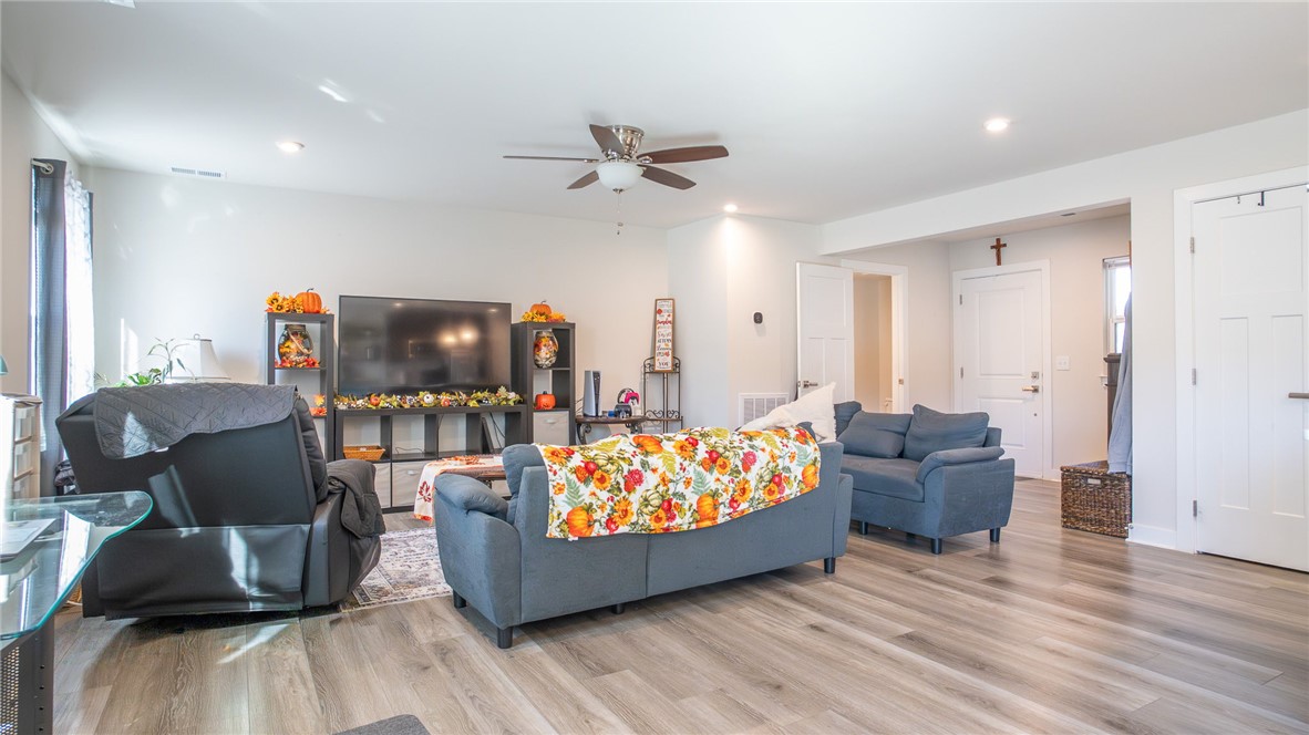 173 Dunroyal Road Fountain Inn, SC 29644 - Photo 3 of 13