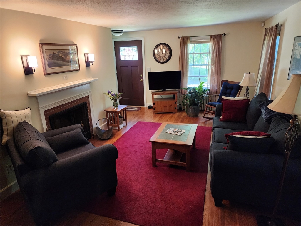 235 Chalmers Street Springfield, MA 01118 - Photo 12 of 29