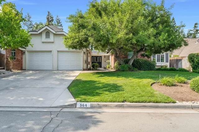 $725,000 | 564 East Braddock Drive, Fresno, CA 93720