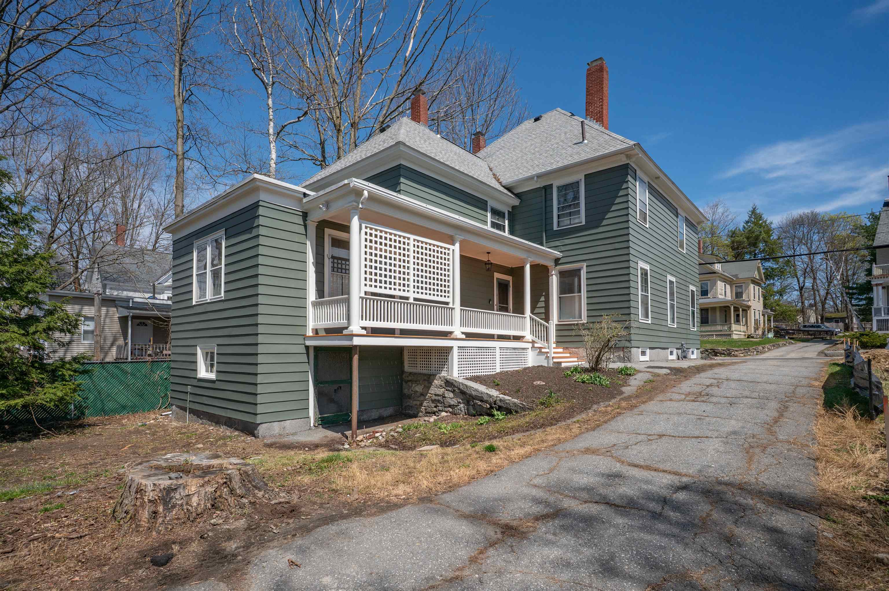 18 Manchester Street Nashua, NH 03064 - Photo 1 of 53