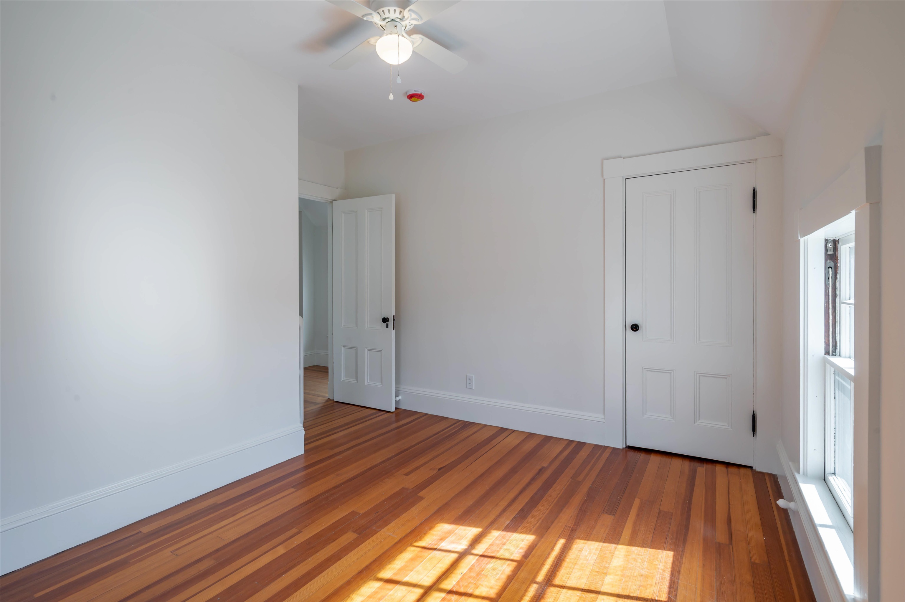 18 Manchester Street Nashua, NH 03064 - Photo 29 of 53