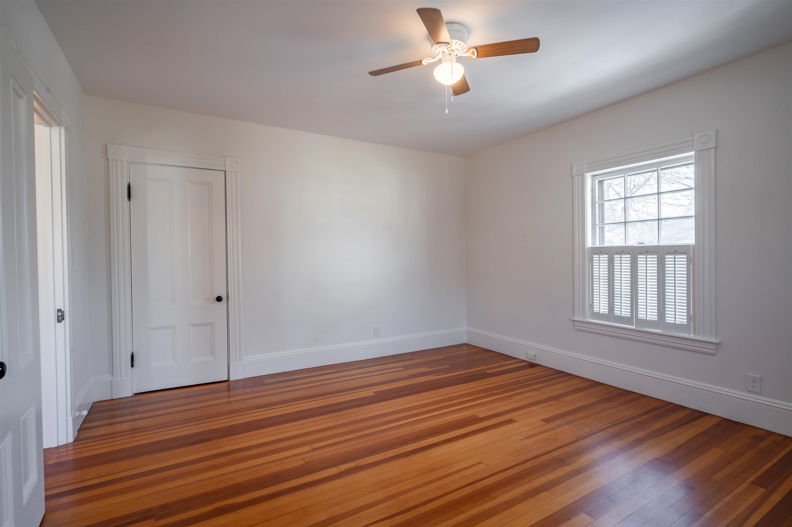 18 Manchester Street Nashua, NH 03064 - Photo 33 of 53