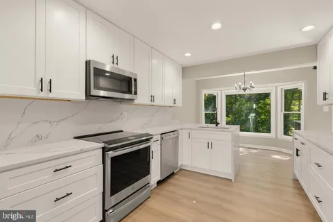 $674,900 | 13005 Emmet Court, Woodbridge, VA 22192