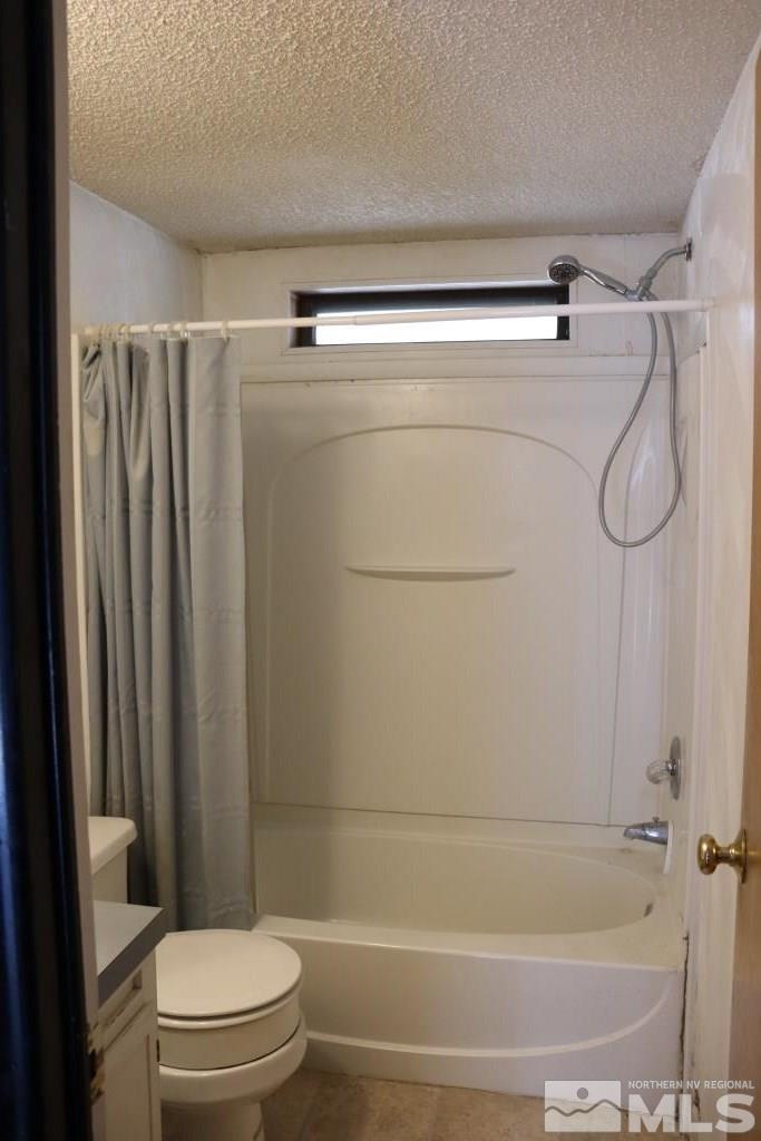270 McNeil Road Winnemucca, NV 89445 - Photo 9 of 21 a bathroom with a shower and a toilet
