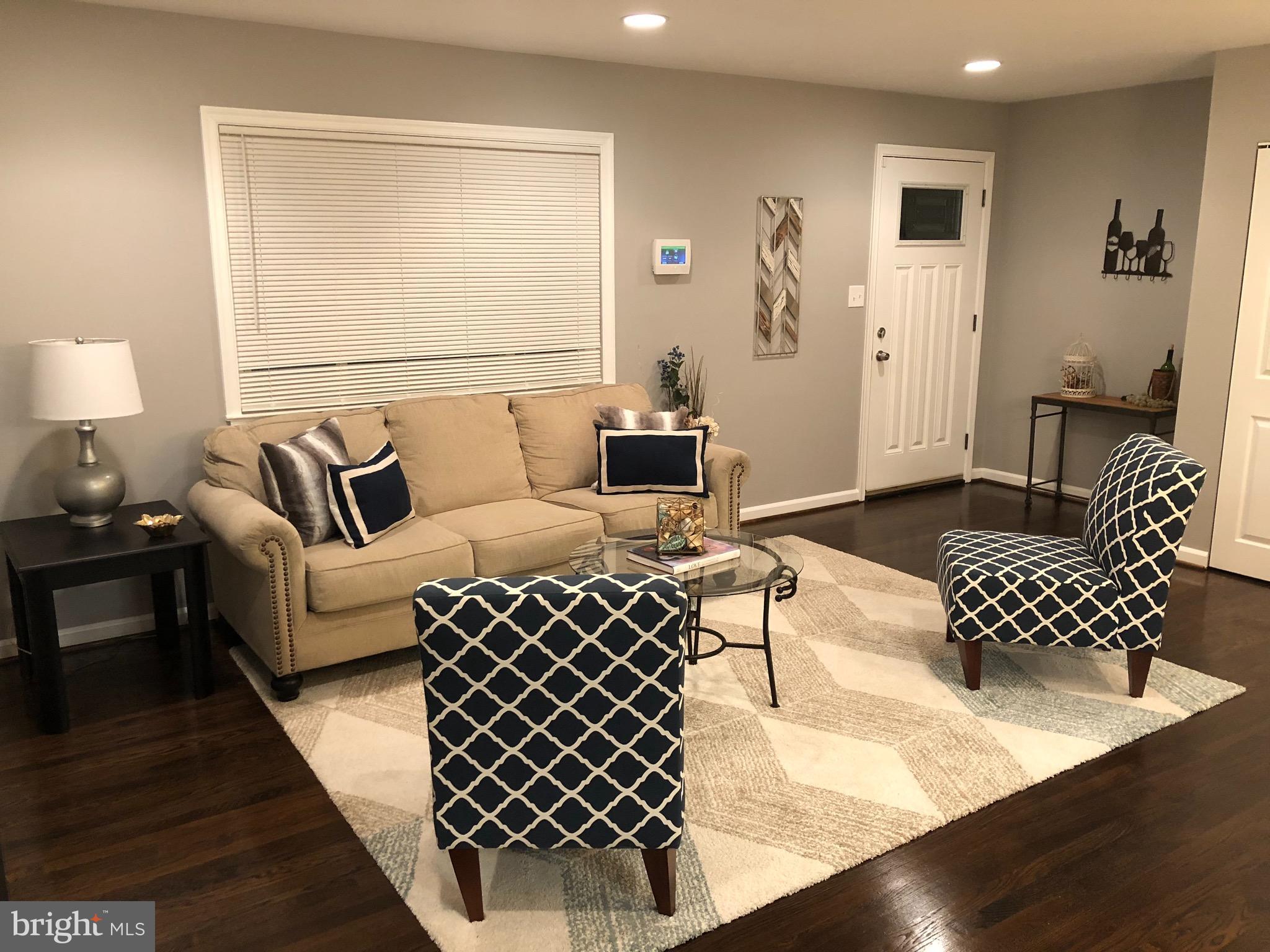6716 Brompton Road Baltimore, MD 21207 - Photo 3 of 27 Living Room