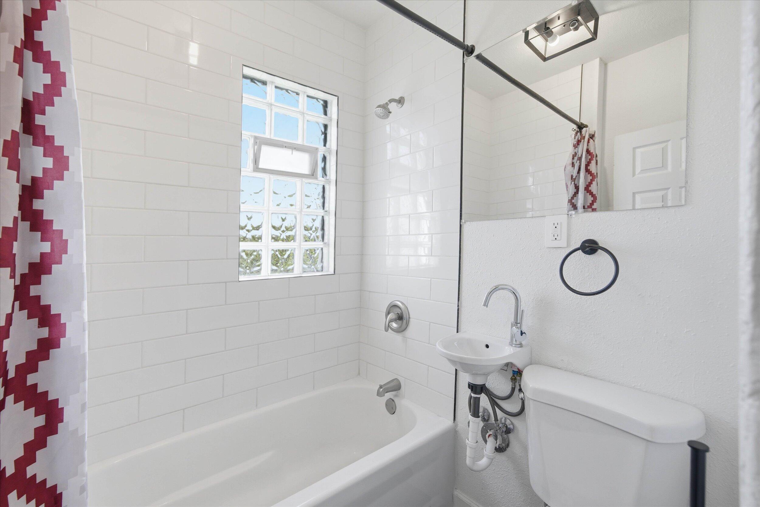 3205 North 3rd Street, Unit 3207 Milwaukee, WI 53212 - Photo 11 of 39 upper