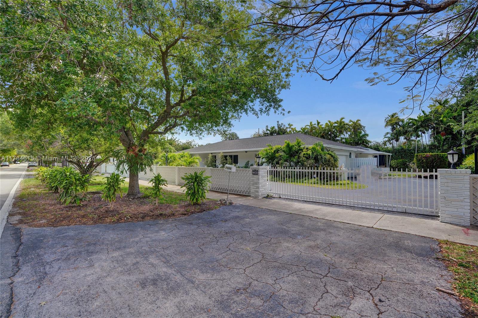 7360 Southwest 120th Street Pinecrest, FL 33156 - Photo 16 of 68