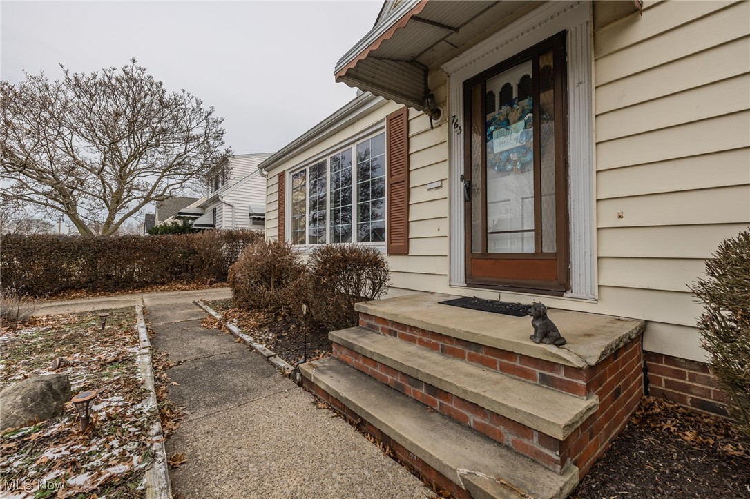 765 Pendley Road Willowick, OH 44095 - Photo 7 of 50 View of entrance to property