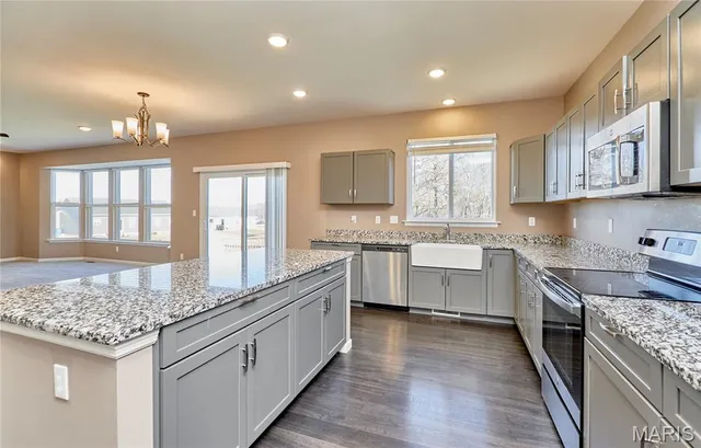 $405,000 | 340 Birchwood Drive, Moscow Mills, MO 63362