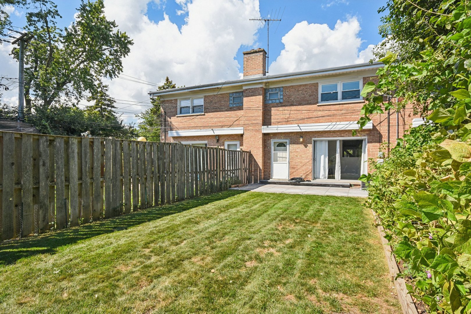 828 Lavergne Avenue Wilmette, IL 60091 - Photo 15 of 19 a view of a house with backyard and sitting area