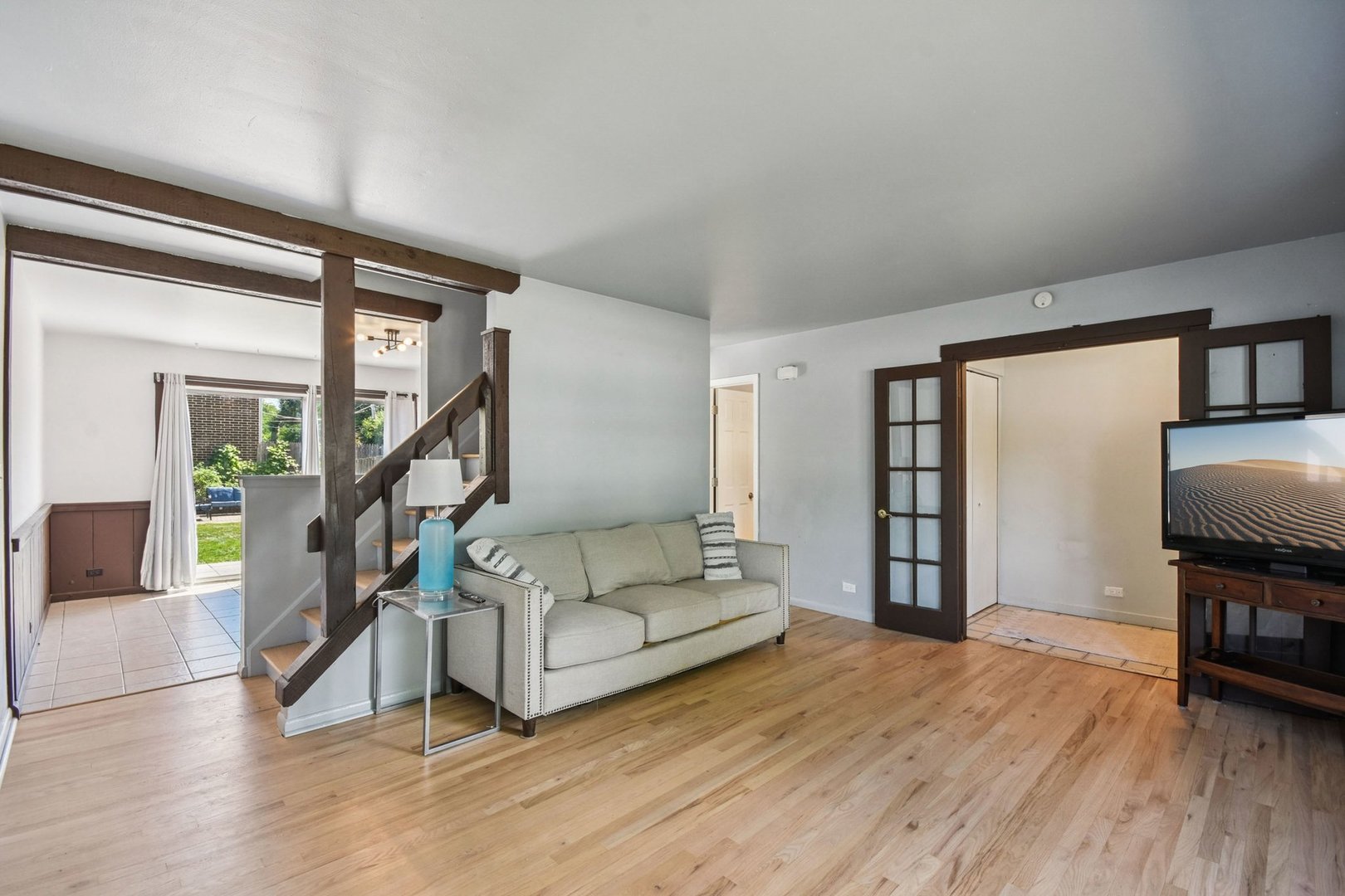 828 Lavergne Avenue Wilmette, IL 60091 - Photo 3 of 19 a living room with furniture and a flat screen tv