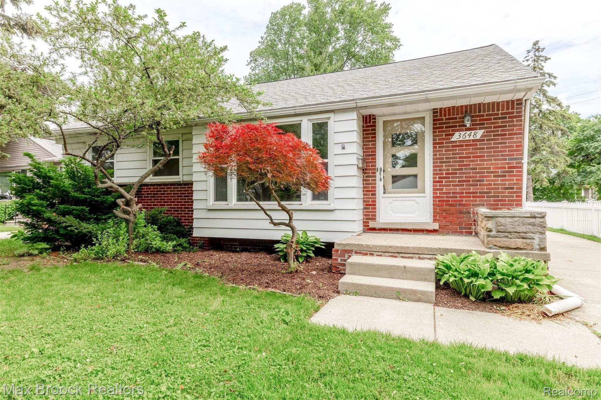 3648 Rockingham Road Royal Oak, MI 48073 - Photo 4 of 21 QPesfuGQ.jpg