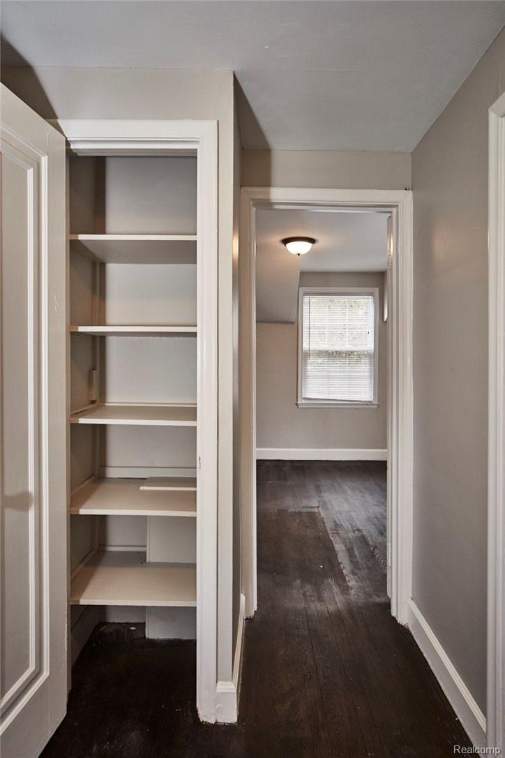 178 Ogemaw Road Pontiac, MI 48341 - Photo 17 of 23 Upstairs Hallway - 178 Ogemaw.jpg