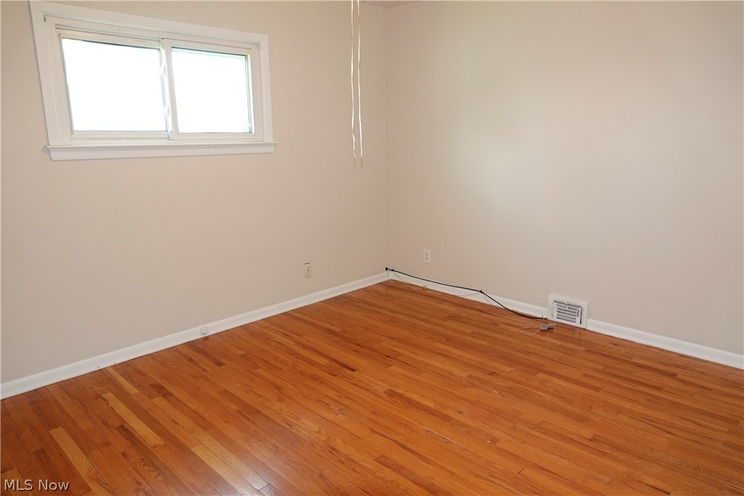 1661 Chelmsford Road Cleveland, OH 44124 - Photo 17 of 27