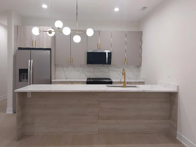 $2,950 | 4625 South Michigan Avenue, Unit 2, Chicago, IL 60653