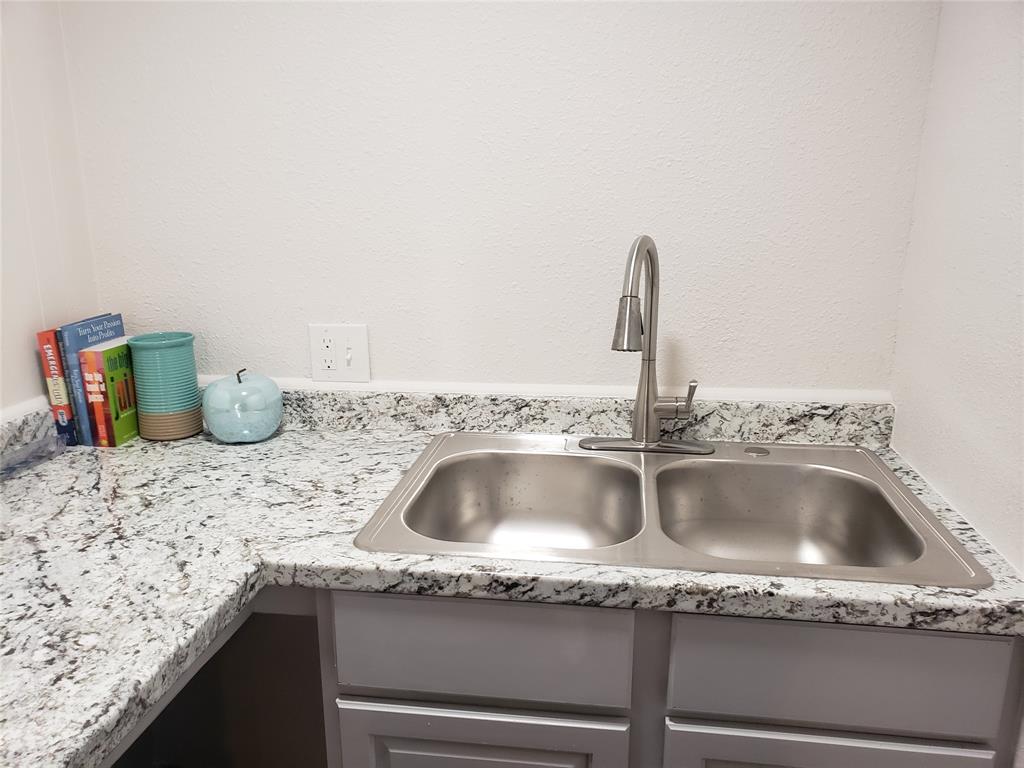 4256 Standish Road, Unit B Fort Worth, TX 76133 - Photo 11 of 14 Gallery Image 11
