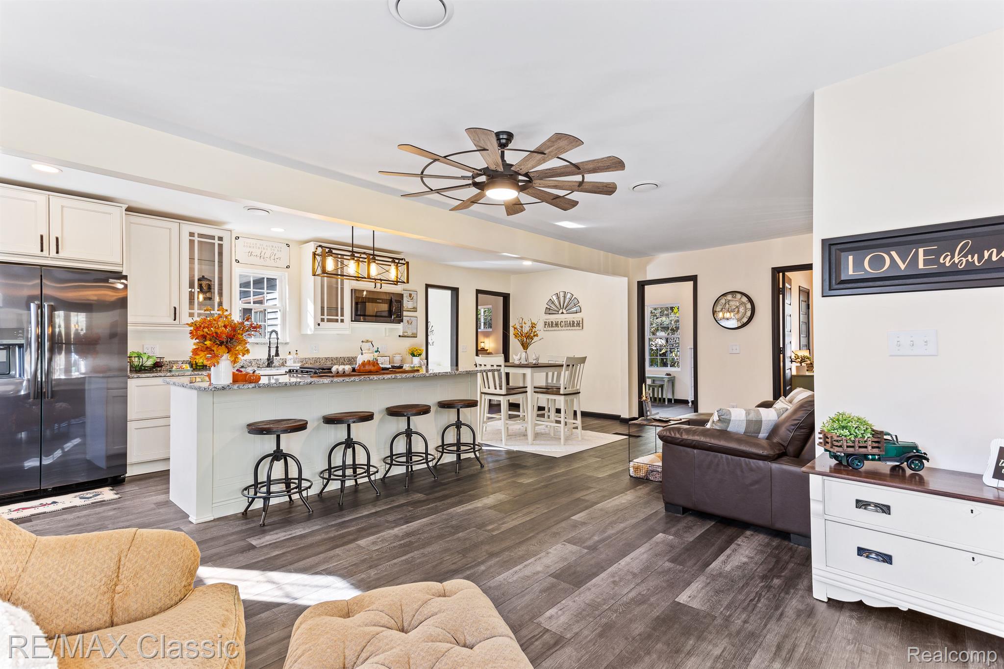 46545 Willis Road Belleville, MI 48111 - Photo 9 of 66 Expansive Great Room!