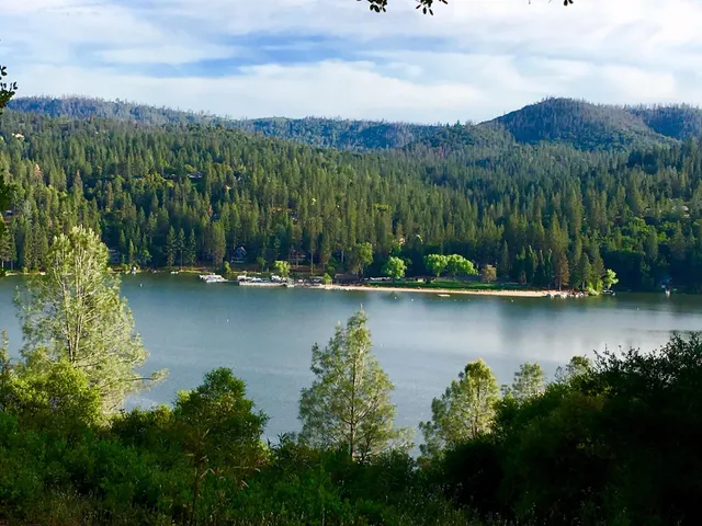an aerial view of residential house with outdoor space and lake