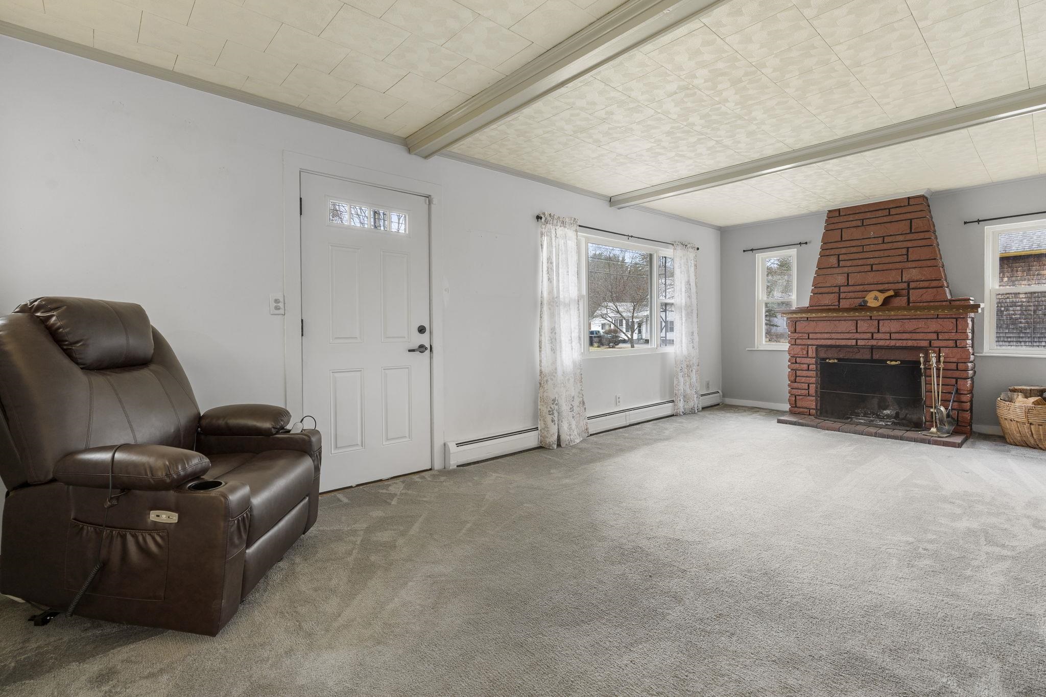 39 Rolfe Street Concord, NH 03303 - Photo 5 of 38 Gallery Image 5