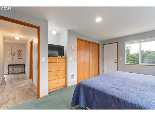 $1,450,000 | 10350 Northwest Pacific Coast Highway, Seal Rock, OR 97376